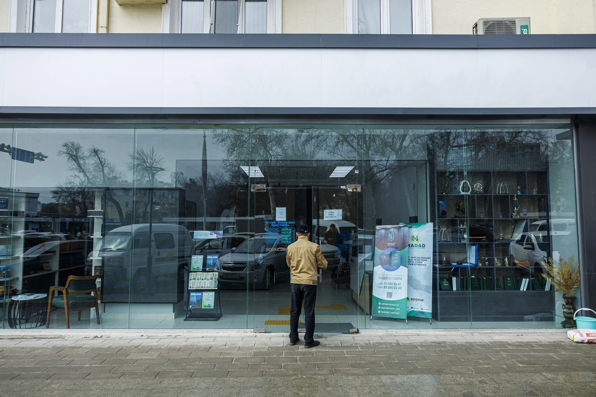 От потери клиентов до закрытия компании: как рейды хокимията против вывесок повлияли на бизнес в Ташкенте