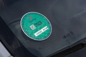 Yil yakunigacha Toshkentdagi barcha avtomobillar ekostiker oladi