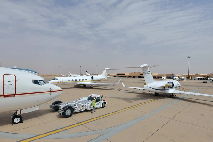 O‘ta boylar Yaqin Sharqni tark etish uchun xususiy samolyotlarga $350 minggacha to‘lamoqda