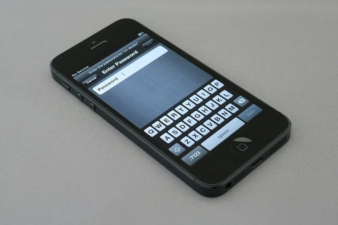 Apple yana 2 ta iPhone modelini eskirgan qurilmalar ro‘yxatiga qo‘shdi