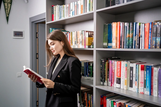 american university of technology, aut, реклама