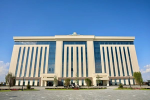 Все госорганы в одном месте: Мирзиёев ознакомился с новым административным центром Бухарской области