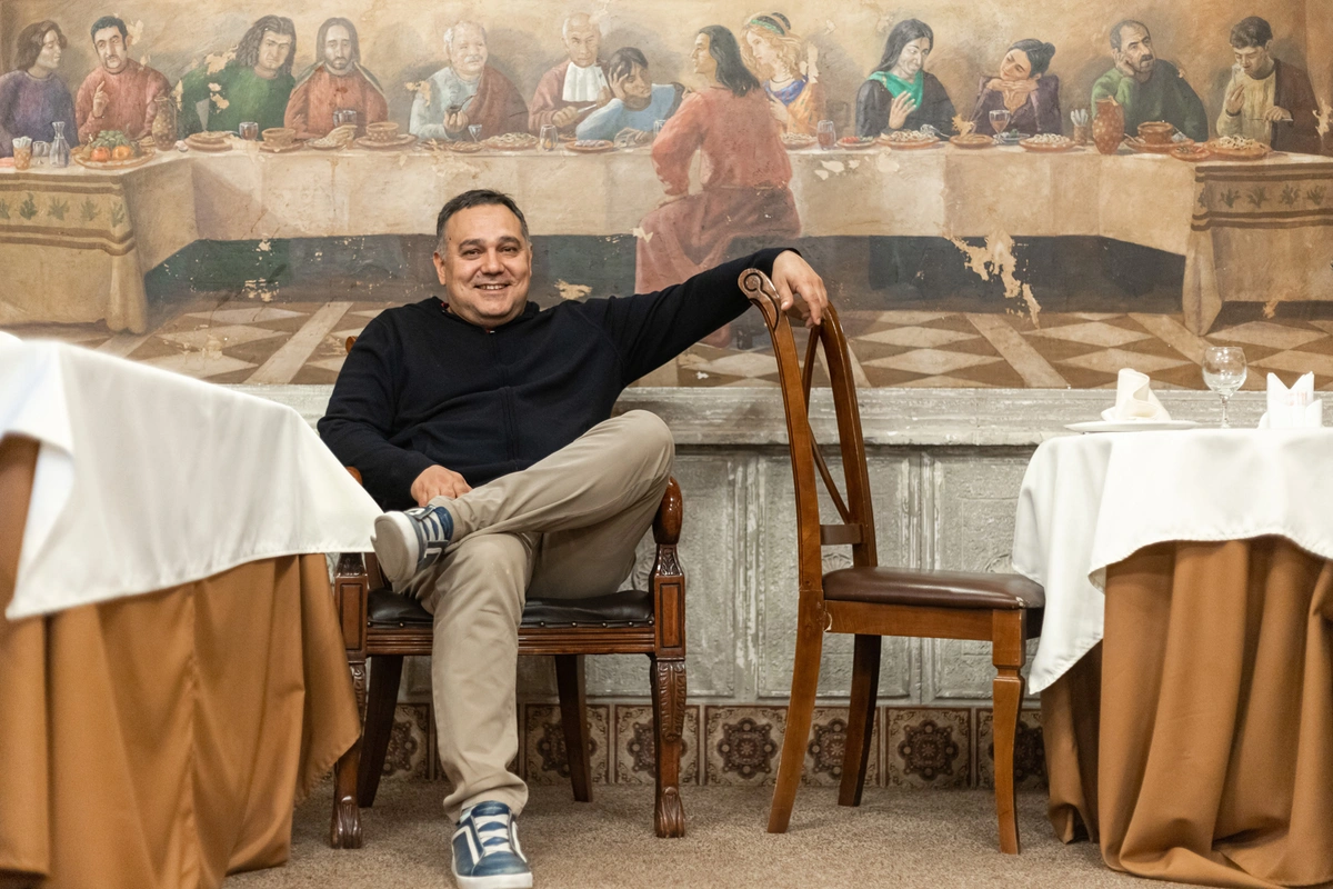 «Продать активы по хорошей цене и отложить развитие до лучших времен»: почему Тимур Мусин продает рестораны и что будет дальше