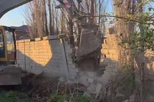 В дендропарке «Дархон» проводится снос нелегальных построек