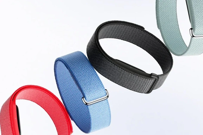 Google displeysiz Fitbit Air fitnes bilaguzugini taqdim etdi