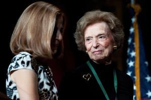 Gap brendi hammuassisi Doris Fisher 94 yoshida vafot etdi