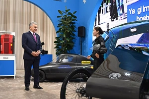 «Авто нового поколения» и ИИ-стартап на $3 млн: какие молодежные проекты показали президенту