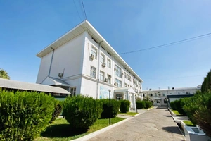 В районе рынка Чорсу на продажу выставили здание «Узфармконтроля»