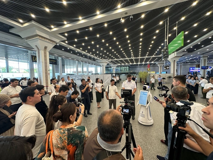 bojxona posti, bojxona qo‘mitasi, robot, toshkent xalqaro aeroporti