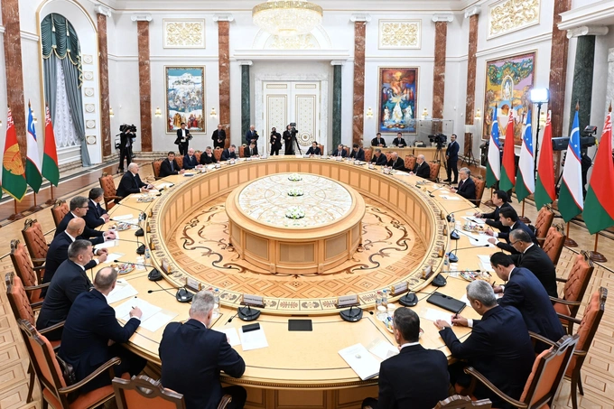 александр лукашенко, беларусь, тракторы, шавкат мирзиеев