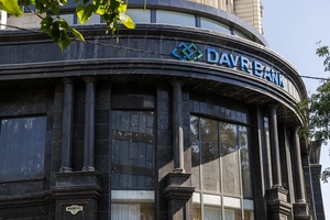 Фондовая биржа возвращает акции Davr Bank в котировальный лист