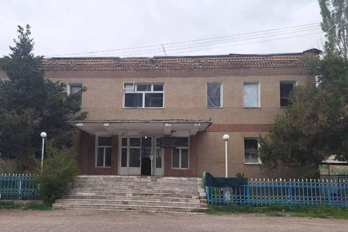 На Чарваке выставили на продажу еще два пустующих здания