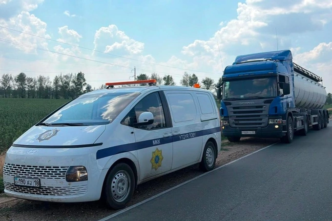 Казахстан ограничил въезд авто из Узбекистана и соседних стран для борьбы с вывозом бензина