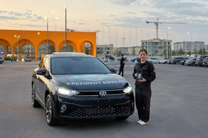 Mirziyoyev qoraqalpog‘istonlik muhandis qizga Volkswagen sovg‘a qildi