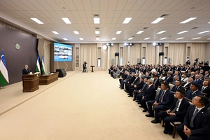 Шавкат Мирзиёев заложил первый камень новой платной автотрассы Ташкент — Самарканд