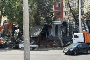 Qatortol bozori atrofidagi noqonuniy obyektlar buzilmoqda
