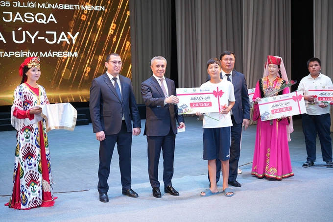 InfinBANK ko‘magida Qoraqalpog‘istondagi 101 yosh oila yangi uyli bo‘ldi