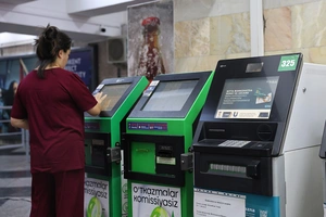 «Лучше отправлю через таксиста»: бизнес предложил снизить комиссию за внесение наличных через банкоматы