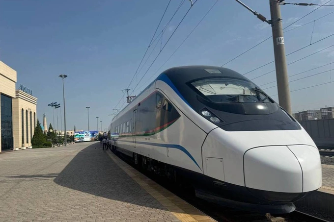 Xiva va Buxoro o‘rtasida 9-sentabrdan Xitoy elektropoyezdi qatnovi yo‘lga qo‘yiladi