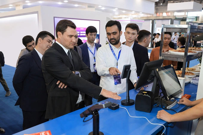 MyID продемонстрировал оплату ладонью и лицом на стенде UZINFOCOM в рамках ICT Week 2026