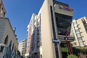 В столице на массиве Джангох за долги продается часть здания