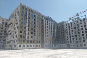 В Учтепинском районе Ташкента за долги продается недостроенный жилой комплекс